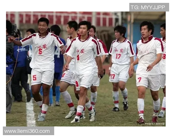 中国足球队明星球员风采全解析 聚焦他们的荣耀与挑战