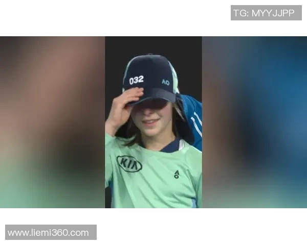 当足球场上的球童邂逅巨星那一刻温情与梦想的交汇