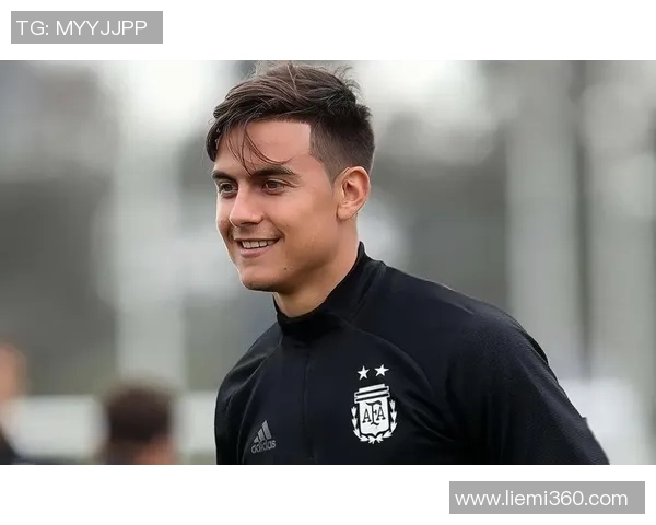 短发球星风采解析：现代足球场上简约与力量的完美结合