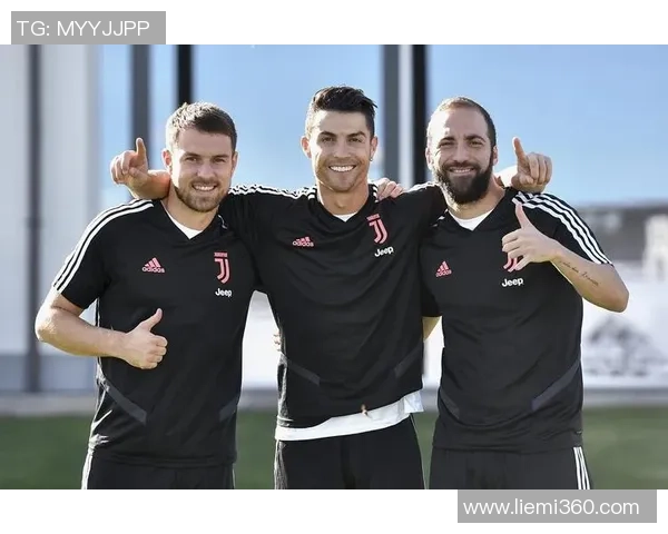 足球场上父子传承的传奇时刻：那些并肩作战的父子球星故事