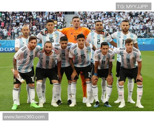 足球明星体贴小球迷的感人瞬间 足球明星体贴小球迷的感人瞬间