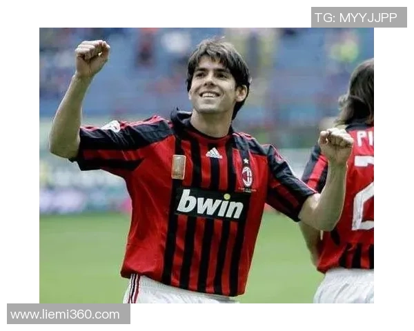 从年轻到成熟 足球巨星成长轨迹与巅峰对比分析