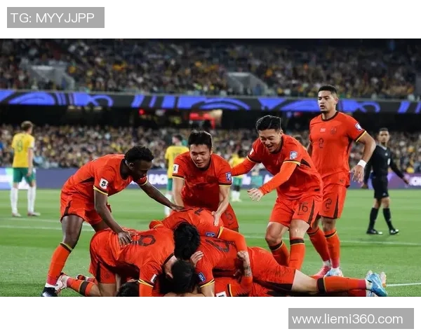 被球迷和媒体猛烈批评的男足球星因失误成为焦点引发广泛争议